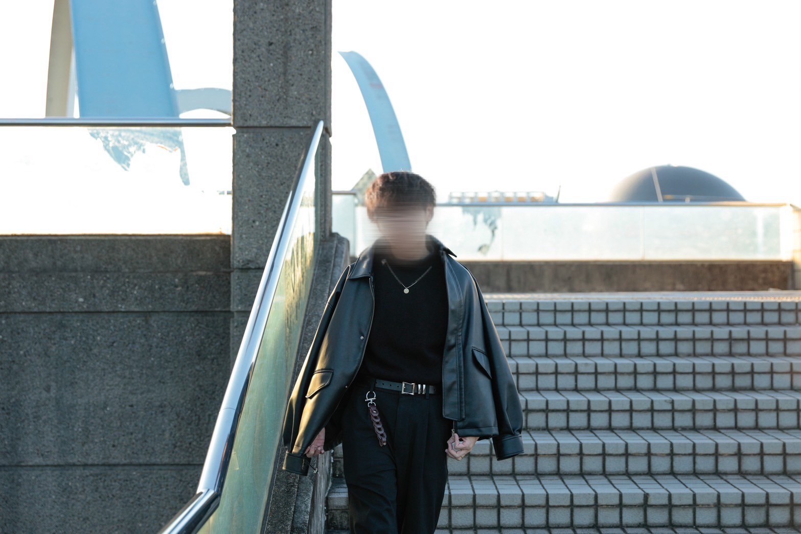 律 2枚目